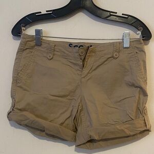 Women’s Casual Rolled-Hem Shorts in Khaki